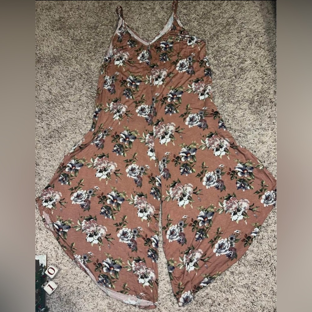 Ladies 3X romper from a boutique pockets and adjustable straps vneck EUC